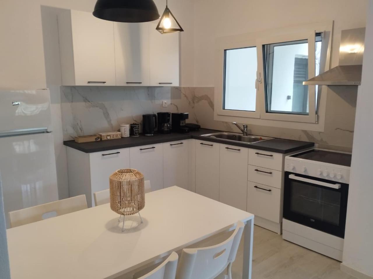Black N' White Cozy Housegarden Alexandroupoli Esterno foto