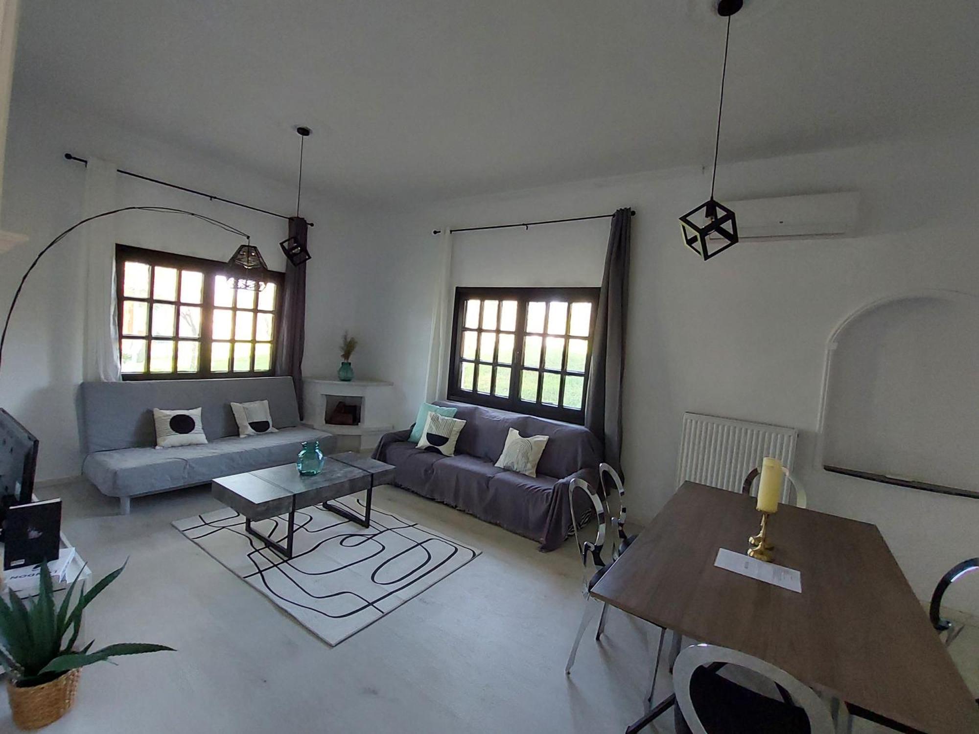 Black N' White Cozy Housegarden Alexandroupoli Esterno foto
